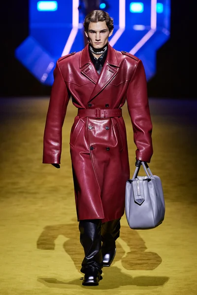 Look 8